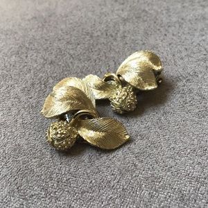 Lisner Floral Clip On Earrings